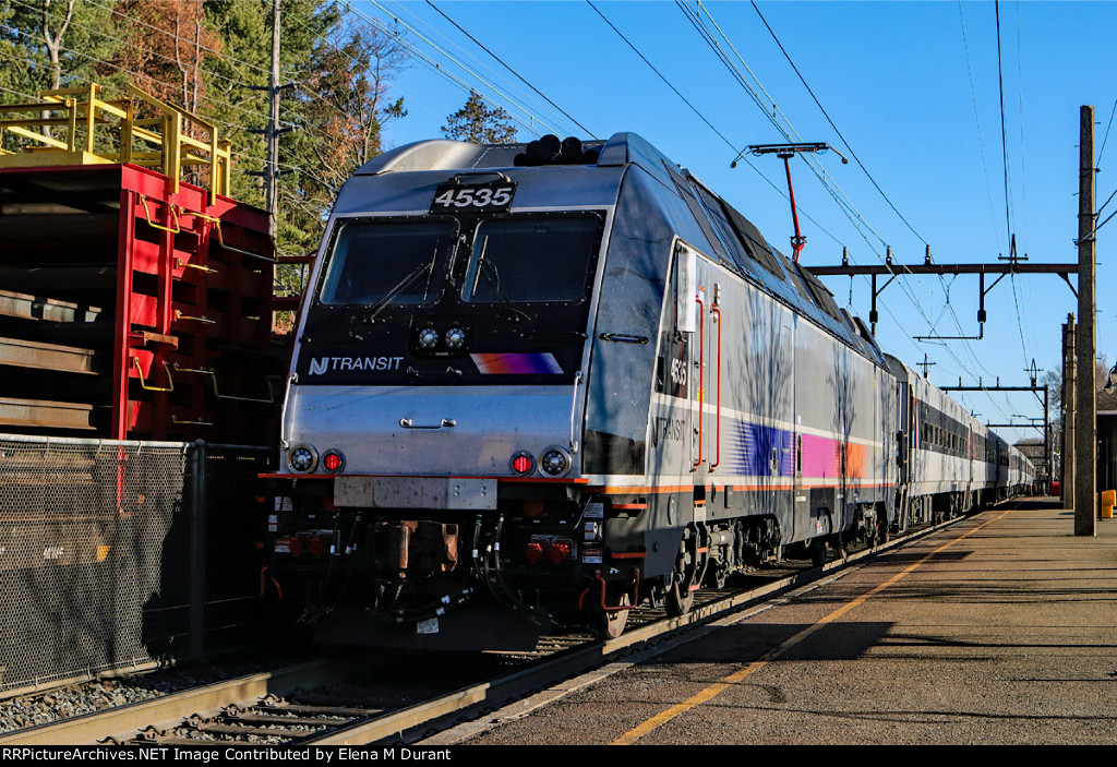 NJT 4535 on 6848